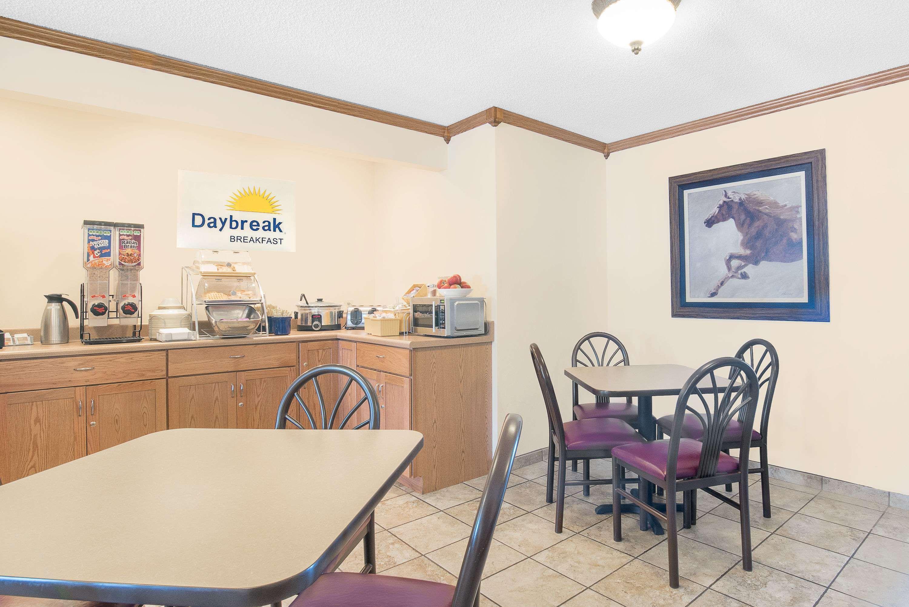 Days Inn By Wyndham Уолл Экстерьер фото
